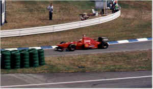 Ferrari in der Boxeneinfahrt